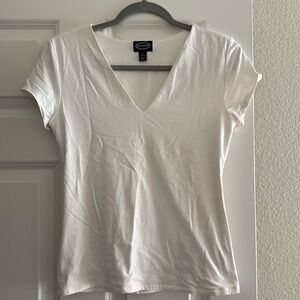 Scoop Women's White V-Neck Top